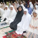 Tarawih Hari Pertama Ramadan, Mba Iin Salat di Masjid Agung