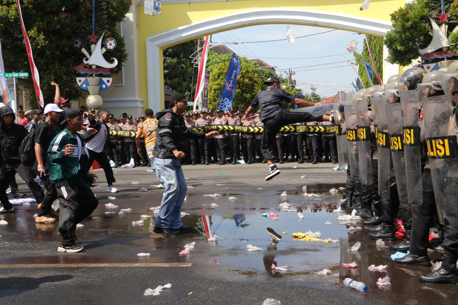 Antisipasi Kerusuhan Unras, Polres dan Pemkot Tegal Gelar Simulasi