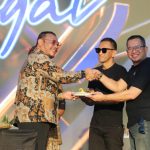 Dedy Yon Potong Tumpeng dalam Road to Kilau Raya, Target 30 Ribu Penonton