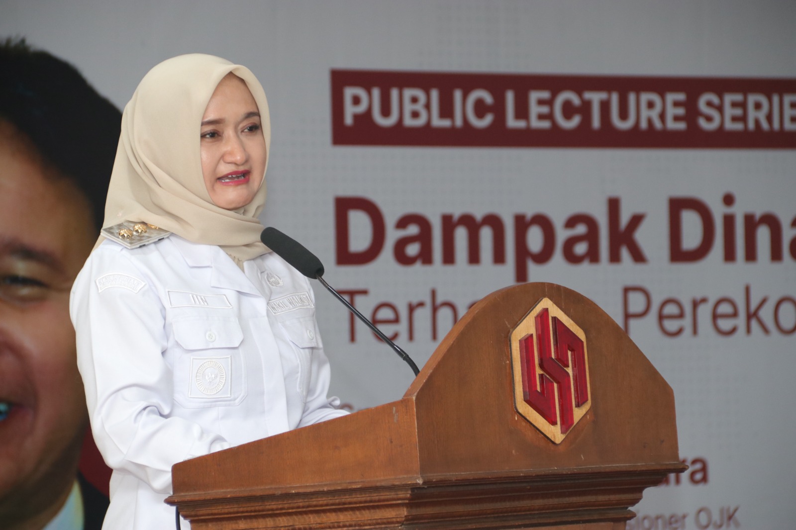 Public Lecture Series OJK di UHN, Rektor: Dorong Literasi dan Kepemimpinan Mahasiswa
