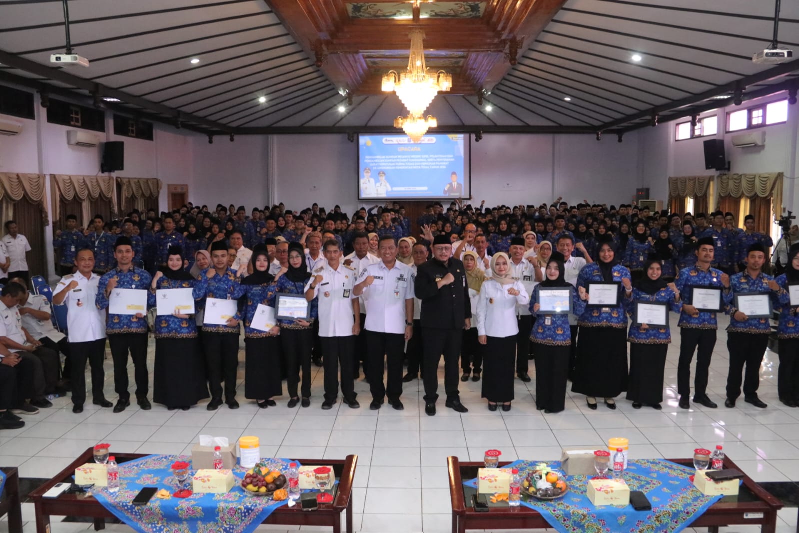 Pemkot Tegal Lantik PNS dan Serahkan Berbagai SK Kepegawaian