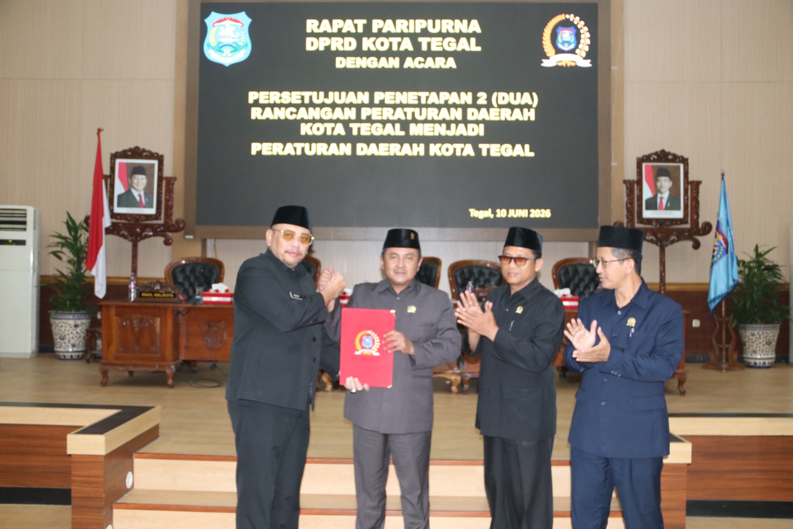 Raperda Penyelenggaraan Ketahanan Pangan dan Penanaman Modal Disetujui Jadi Perda