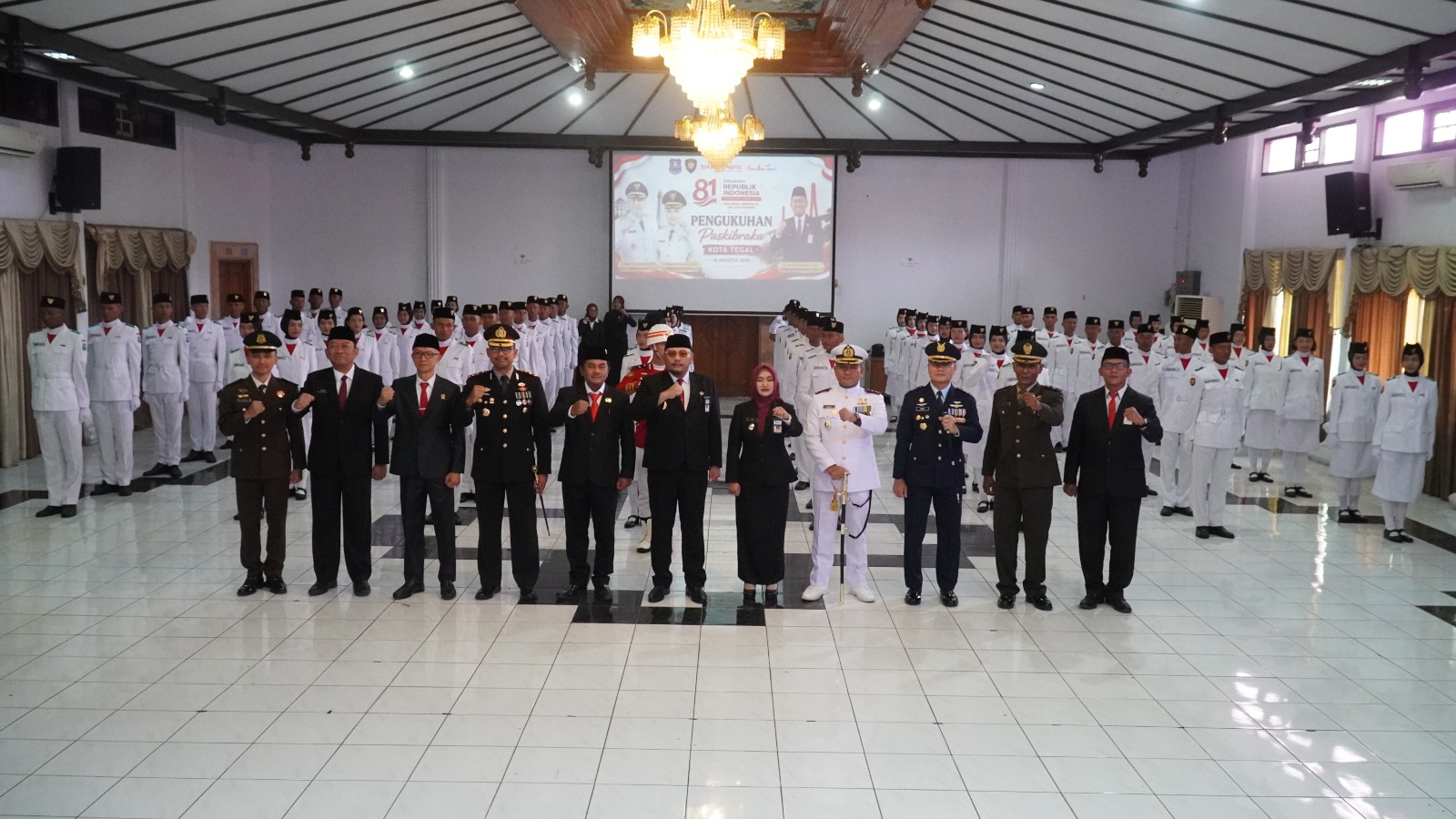 Wali Kota Tegal Kukuhkan Anggota Paskibraka Kota Tegal Tahun 2026