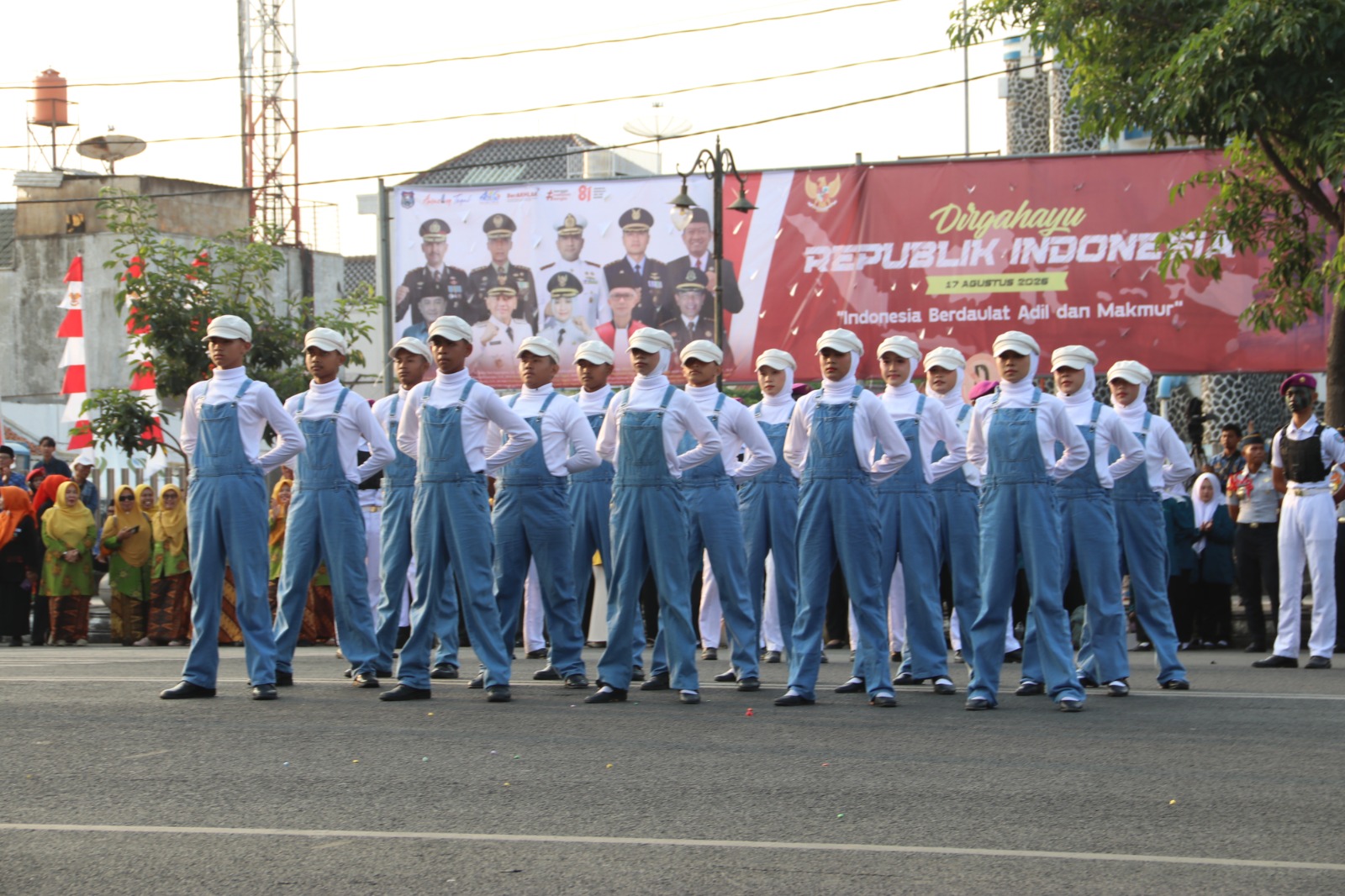 Wushu, Barisan PBB dan Silat IPSI Meriahkan Aubade dan Upacara Penurunan Bendera HUT ke-81 RI di Kota Tegal