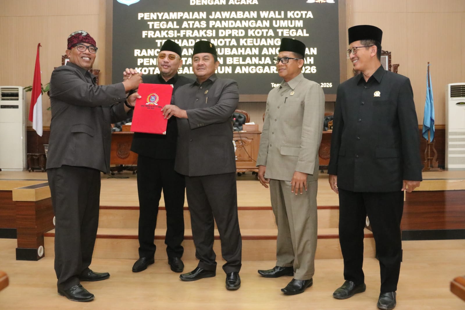 Wali Kota Tegal Sampaikan Jawaban atas Pandangan Fraksi DPRD Terkait Perubahan APBD 2026
