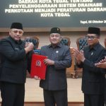 Perubahan Propemperda dan Raperda tentang Penyelenggaraan Sistem Drainase Perkotaan Disetujui Ditetapkan Menjadi Perda