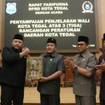 Dedy Yon Sampaikan Penjelasan atas Tiga Raperda Strategis Kota Tegal dalam Rapat Paripurna DPRD